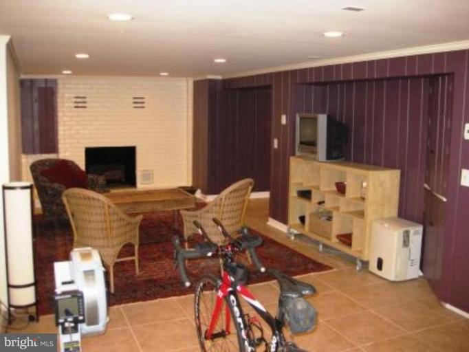 7024 Coventry Road Alexandria, VA 22306 - Photo 9 of 18 Recreation Room
