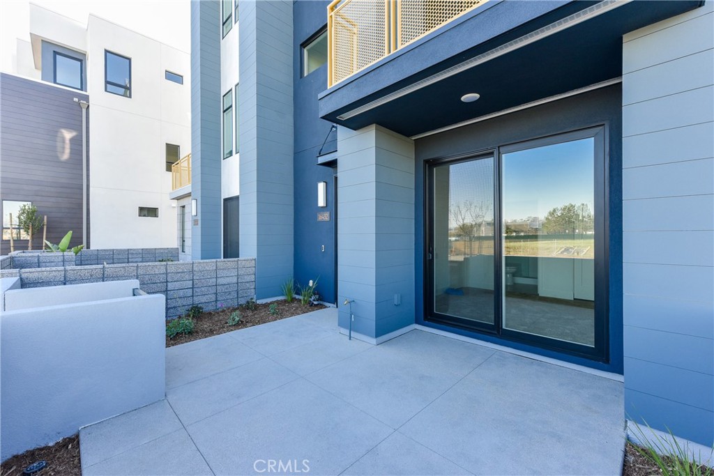 16432 Compass Avenue Tustin, CA 92782 - Photo 3 of 35 a view of an outdoor space kitchen