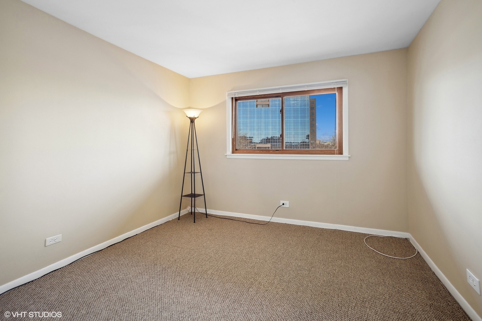 9624 West Higgins Road, Unit 3FN Rosemont, IL 60018 - Photo 6 of 12 an empty room with windows