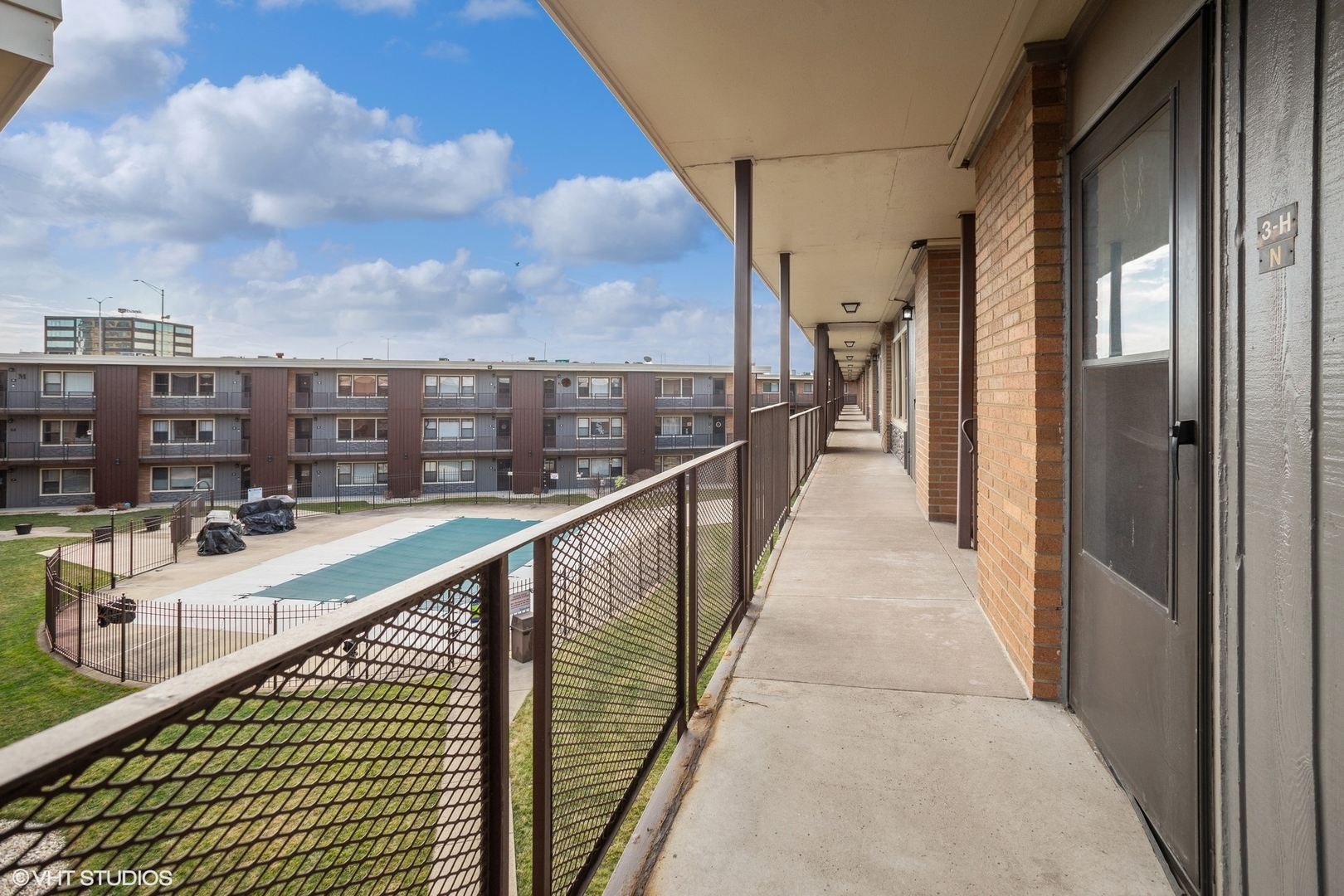 9624 West Higgins Road, Unit 3FN Rosemont, IL 60018 - Photo 10 of 12 a view of balcony with workspace