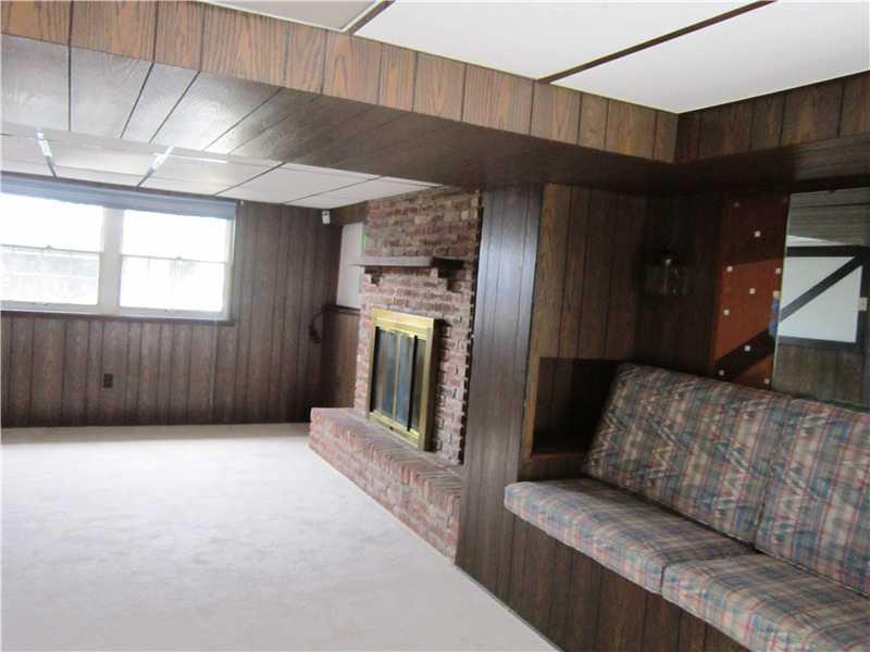 104 Bucks Road Cranberry Township, PA 16066 - Photo 14 of 19 Den/Family/Great Room.