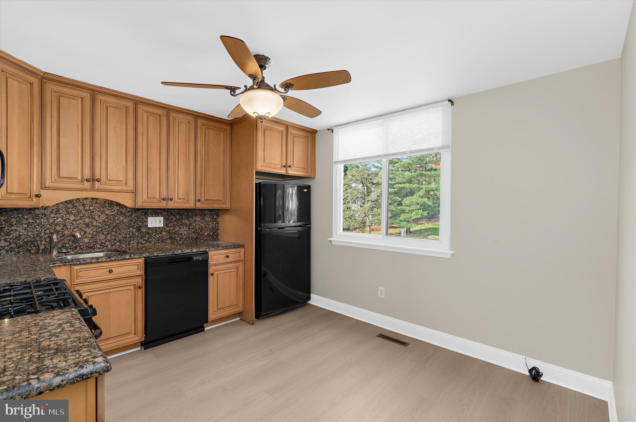 9221 Bellbeck Road Baltimore, MD 21234 - Photo 11 of 48 Granite countertops