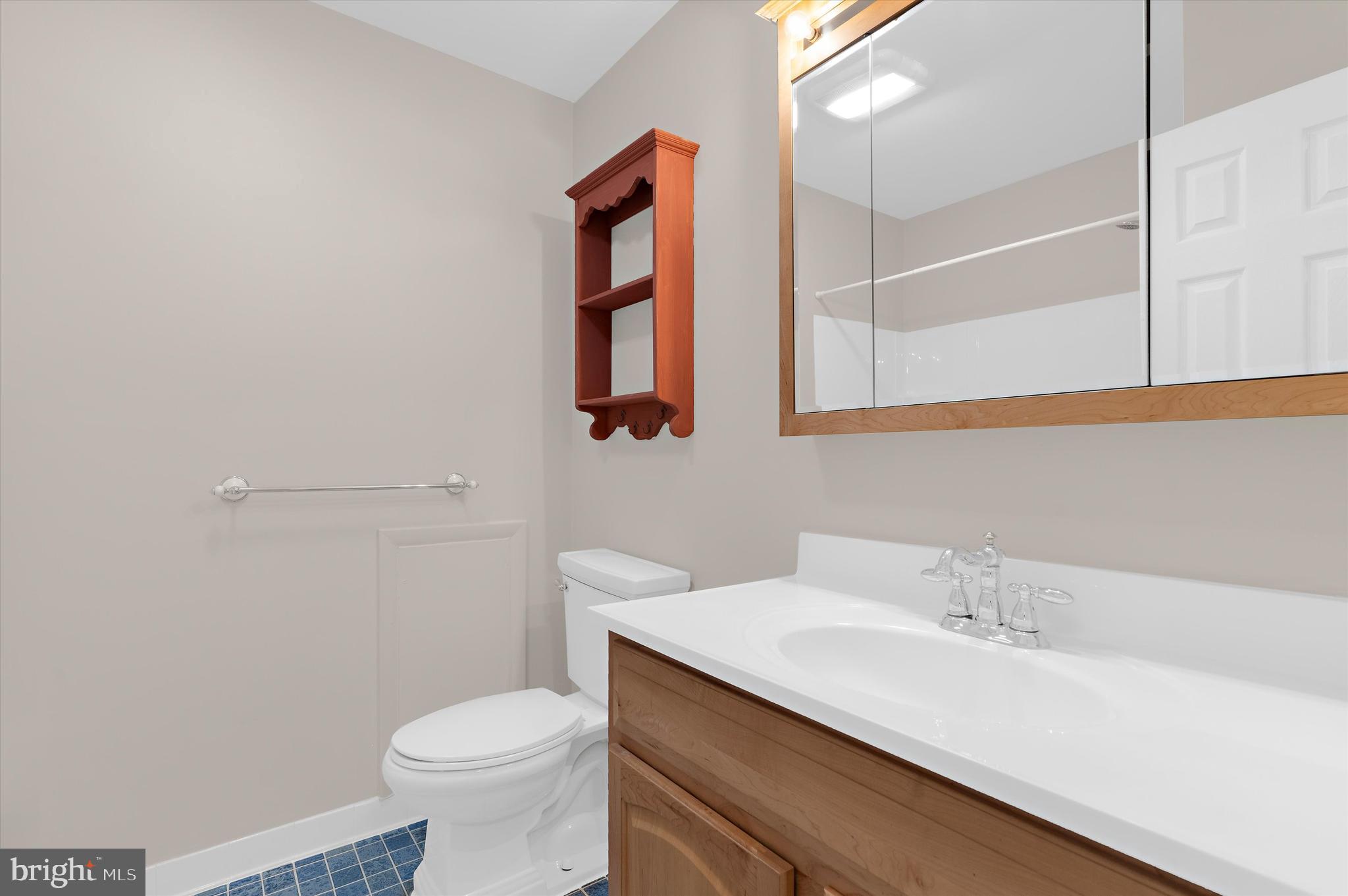 9221 Bellbeck Road Baltimore, MD 21234 - Photo 22 of 48 Hall bath