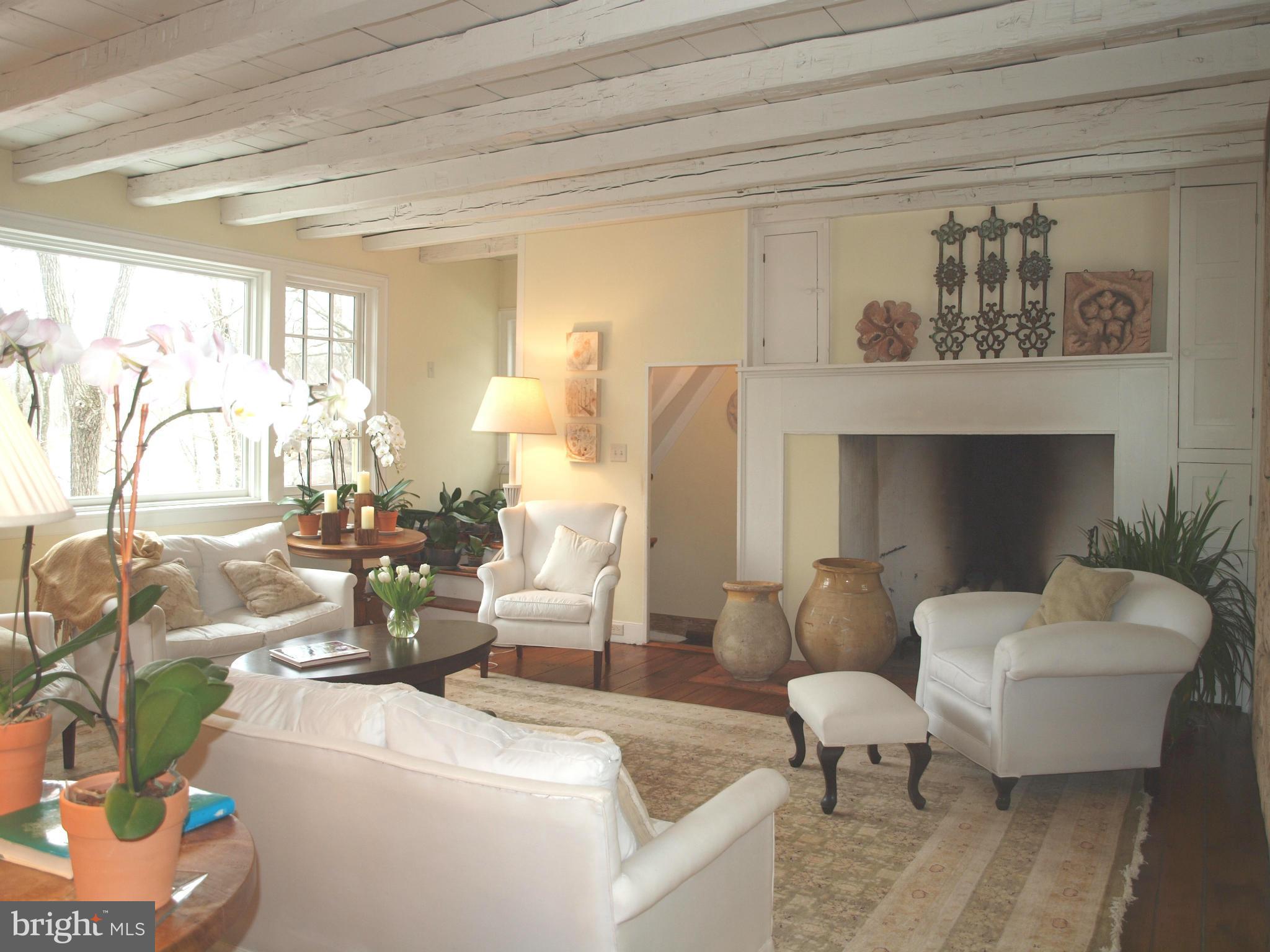 10 West Deep Run Road Westminster, MD 21158 - Photo 1 of 26 Living Room