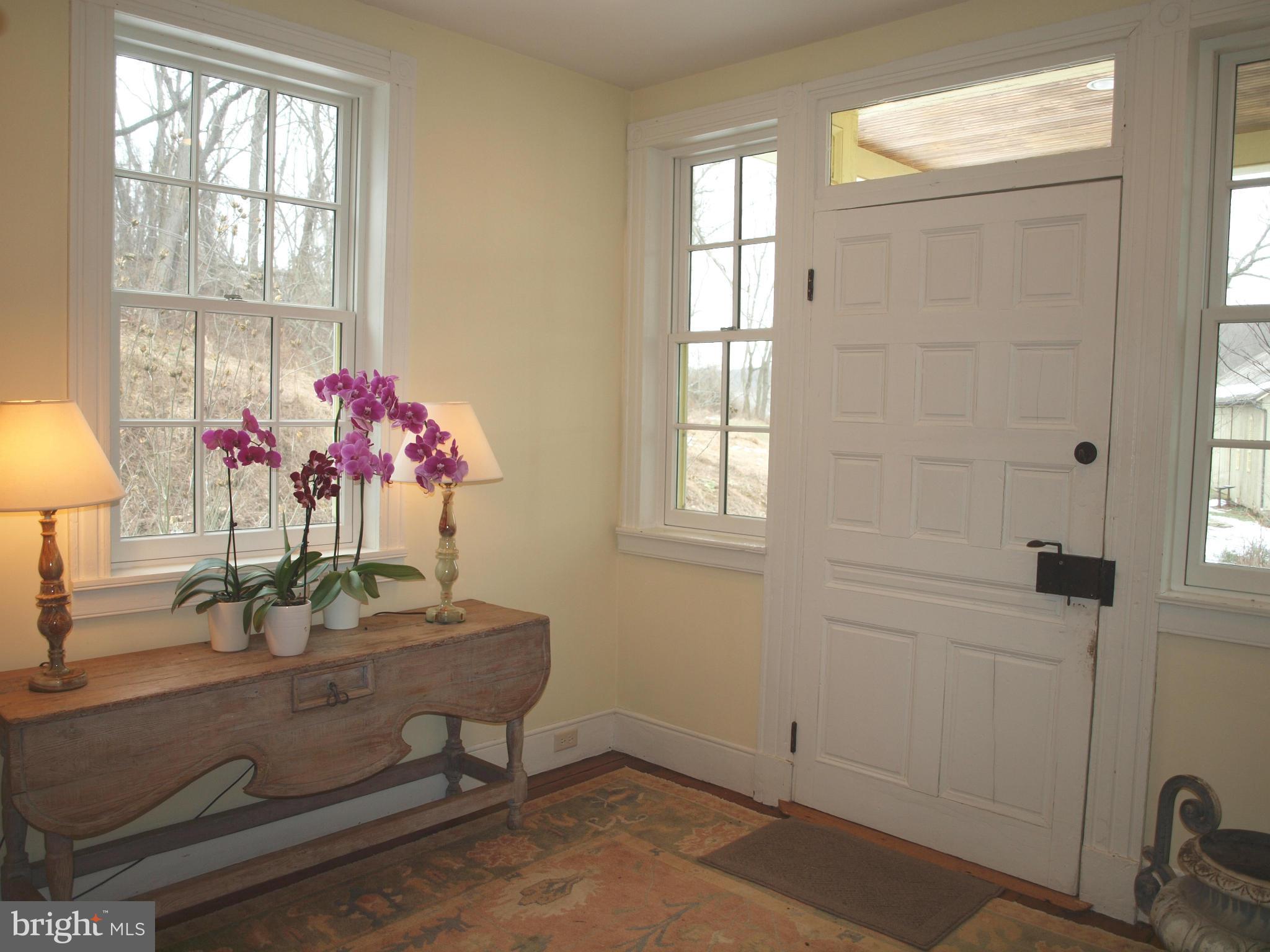 10 West Deep Run Road Westminster, MD 21158 - Photo 3 of 26 Entrance area