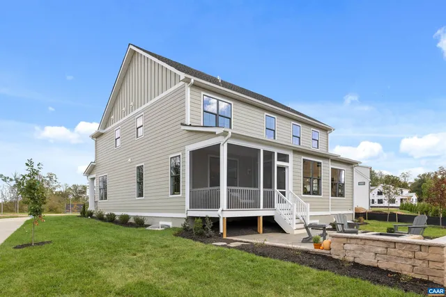 a view of house with yard