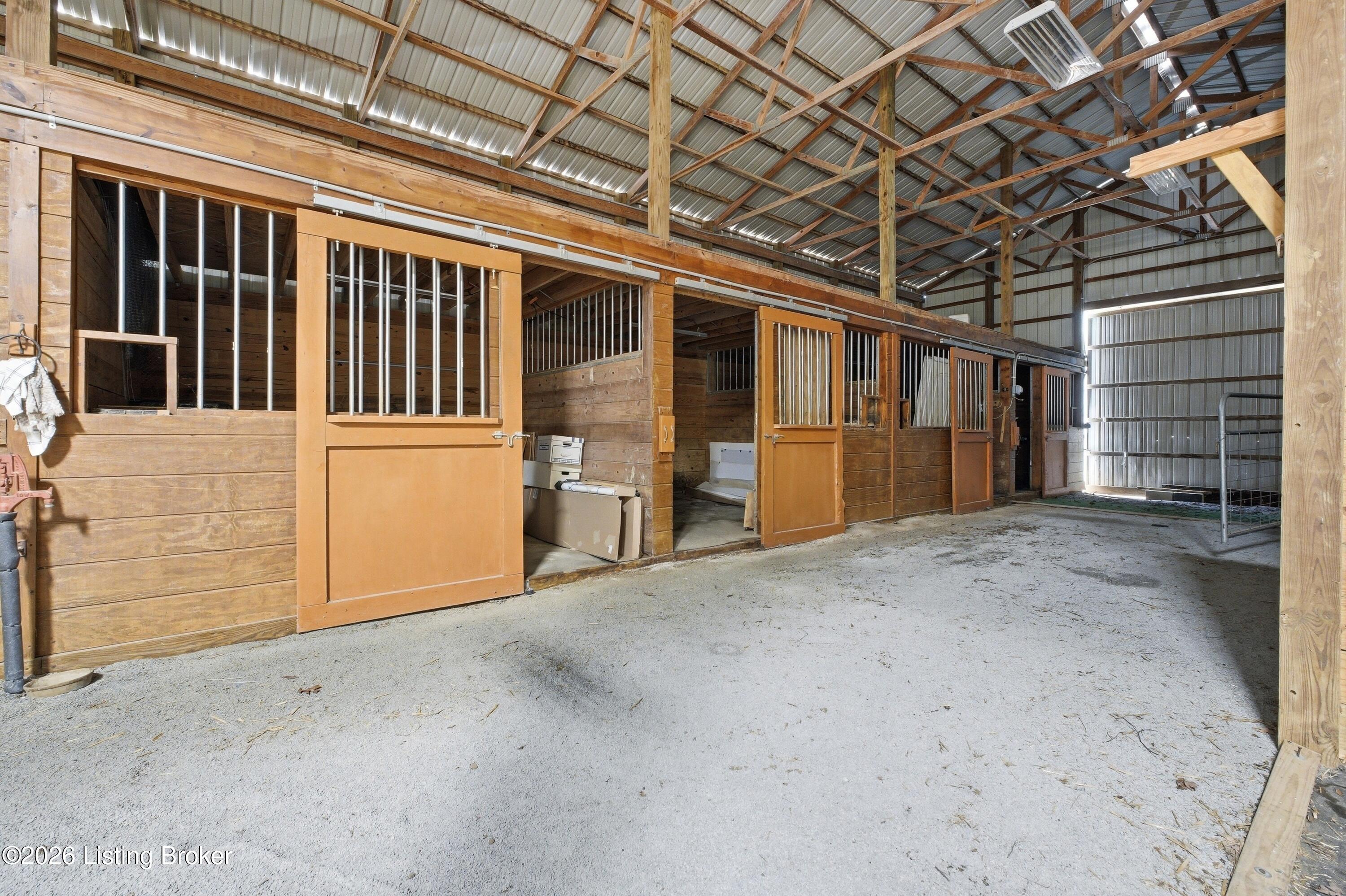 671 Button Ridge Road Bedford, KY 40006 - Photo 55 of 71 55_671button_louisvillerealestatemedia_2