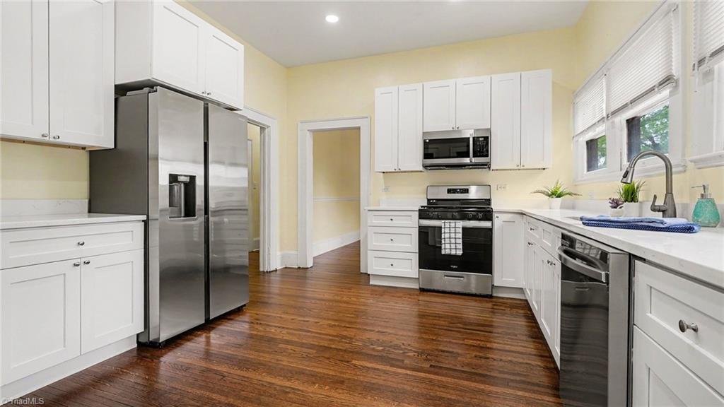 306 West Ray Avenue High Point, NC 27262 - Photo 10 of 29 Kitchen with SS appliances all convey