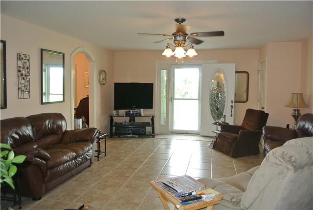1622 Rock Bridge Road Bethpage, TN 37022 - Photo 2 of 20 Spacious Open Main Living Most Accomodating
