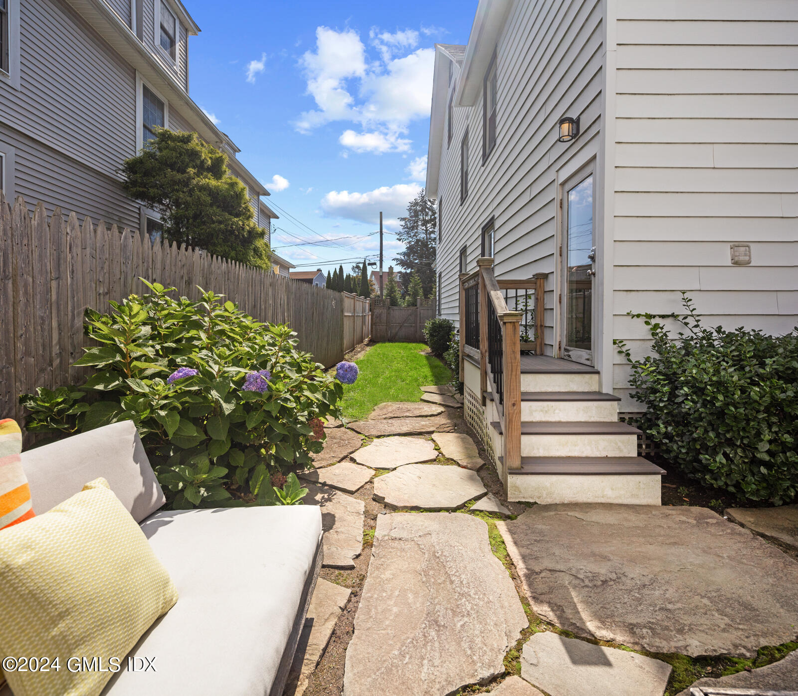 15 Elm Place Greenwich, CT 06830 - Photo 31 of 40 a view of a garden with pathway