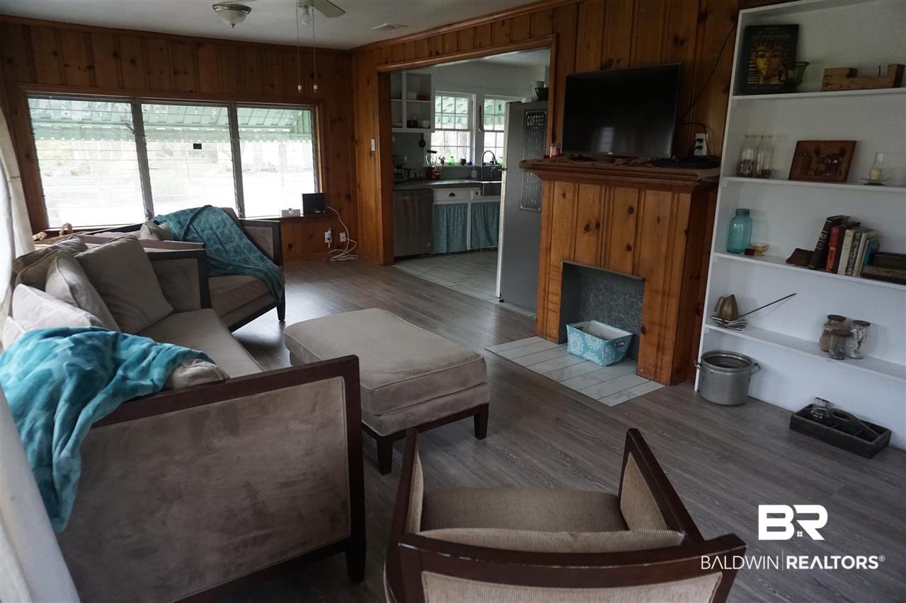 307 Weinacker Avenue Mobile, AL 36604 - Photo 5 of 26 Living Room
