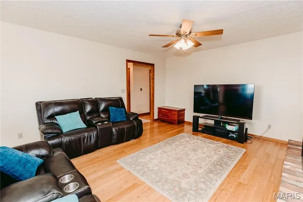 $285,000 | 12810 State Route North, Dixon, MO 65459