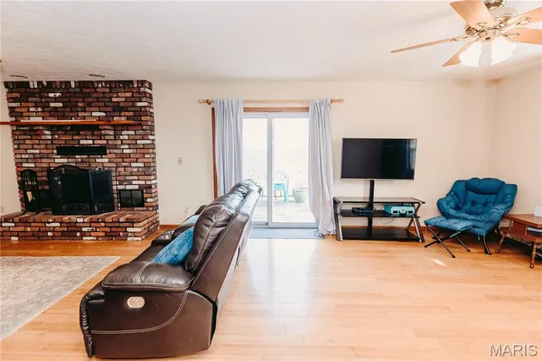 $285,000 | 12810 State Route North, Dixon, MO 65459