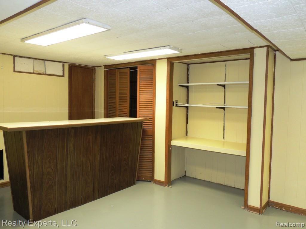 204 North Hewitt Road Ypsilanti, MI 48197 - Photo 11 of 19 BASEMENT BAR