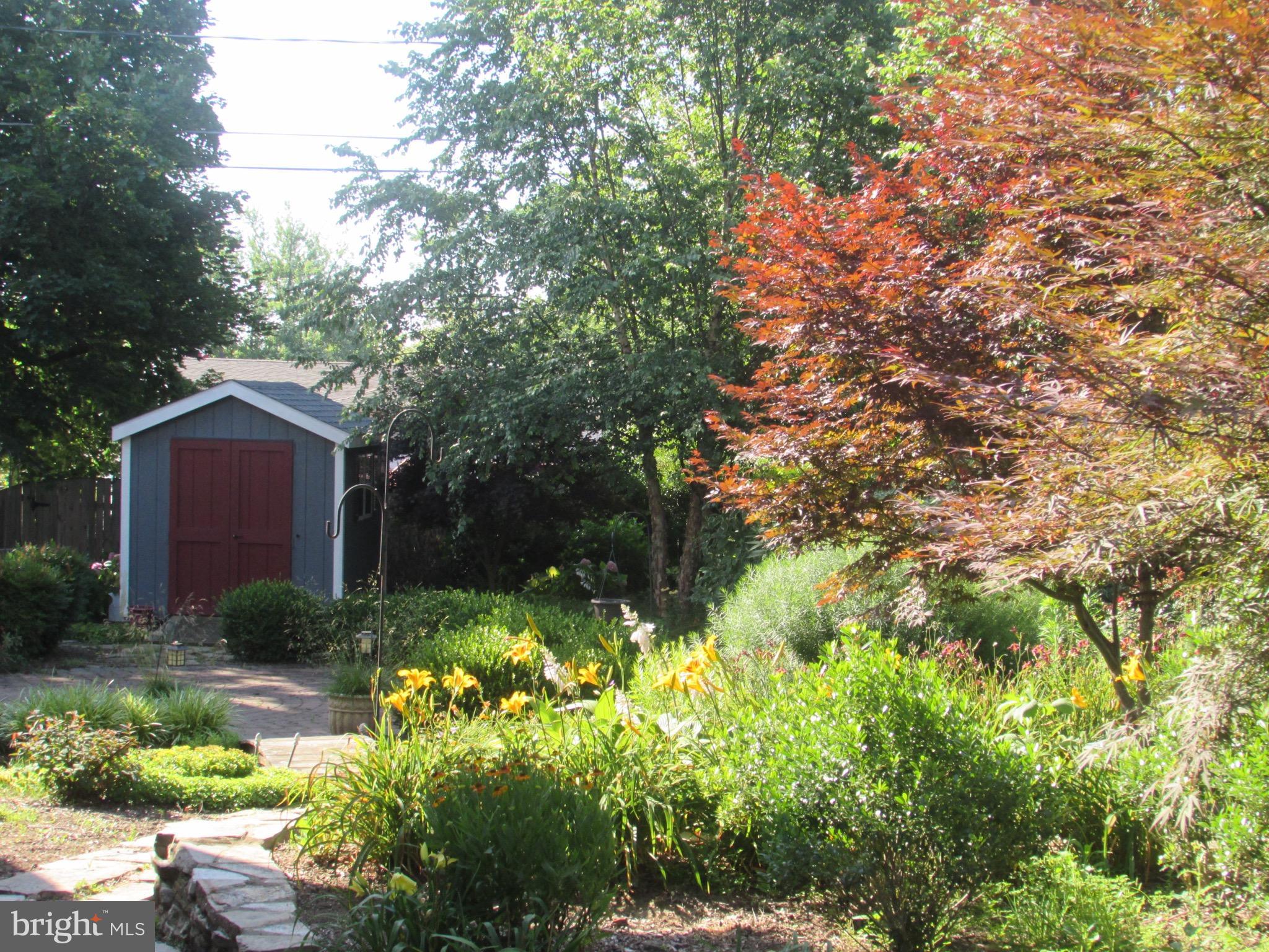 7 Tanglewood Road Catonsville, MD 21228 - Photo 19 of 27 Garden shed is adorable, too!
