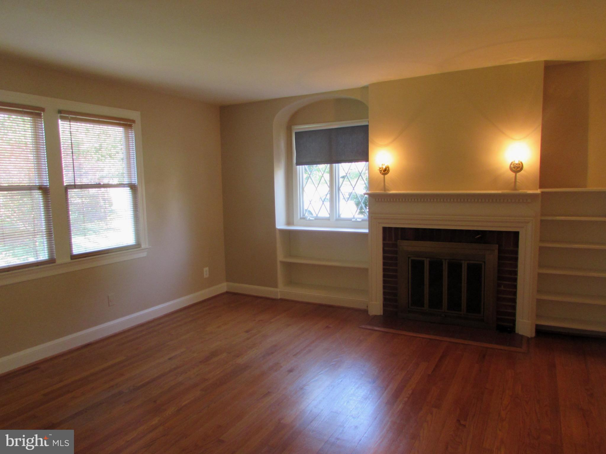 7 Tanglewood Road Catonsville, MD 21228 - Photo 3 of 27 Classy living room invites entertaining!