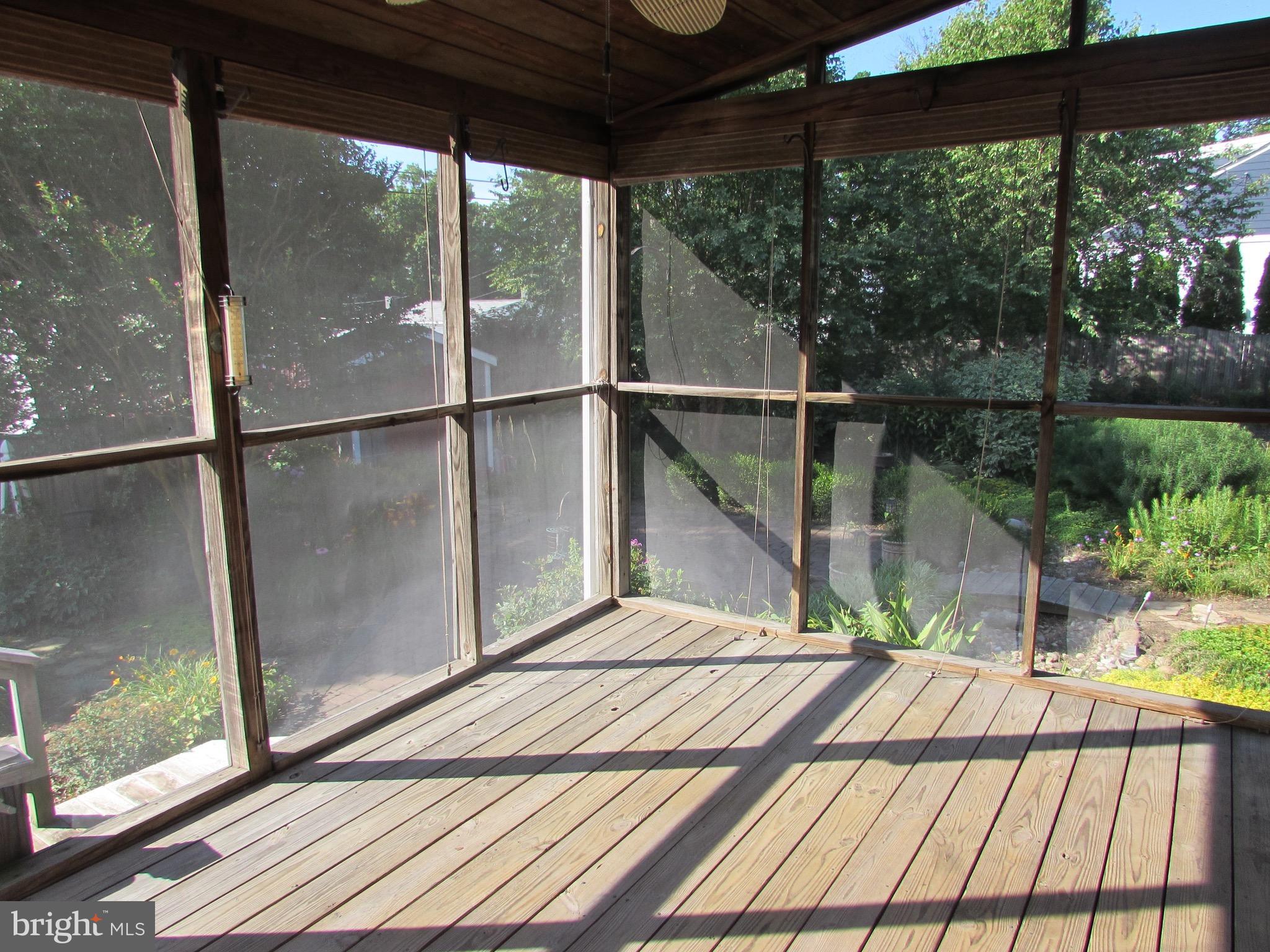 7 Tanglewood Road Catonsville, MD 21228 - Photo 25 of 27 Large screened porch equals warm weather fun!