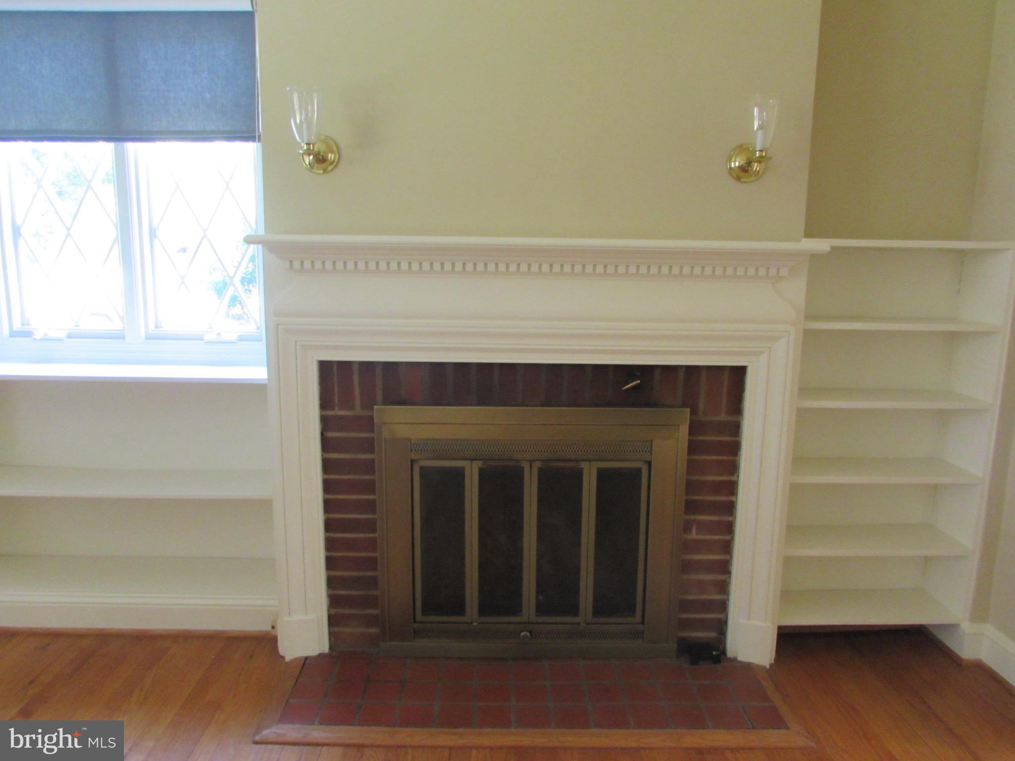 7 Tanglewood Road Catonsville, MD 21228 - Photo 4 of 27 Gas fireplace and built-in shelving add charm!