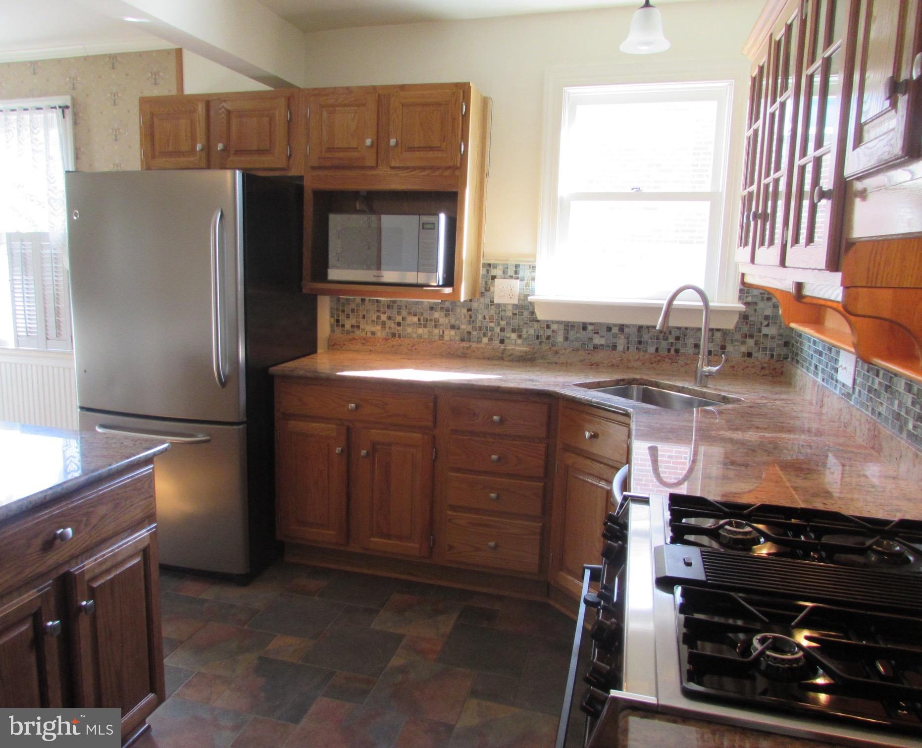 7 Tanglewood Road Catonsville, MD 21228 - Photo 5 of 27 Porcelain tile floor, granite counters, brkfst bar
