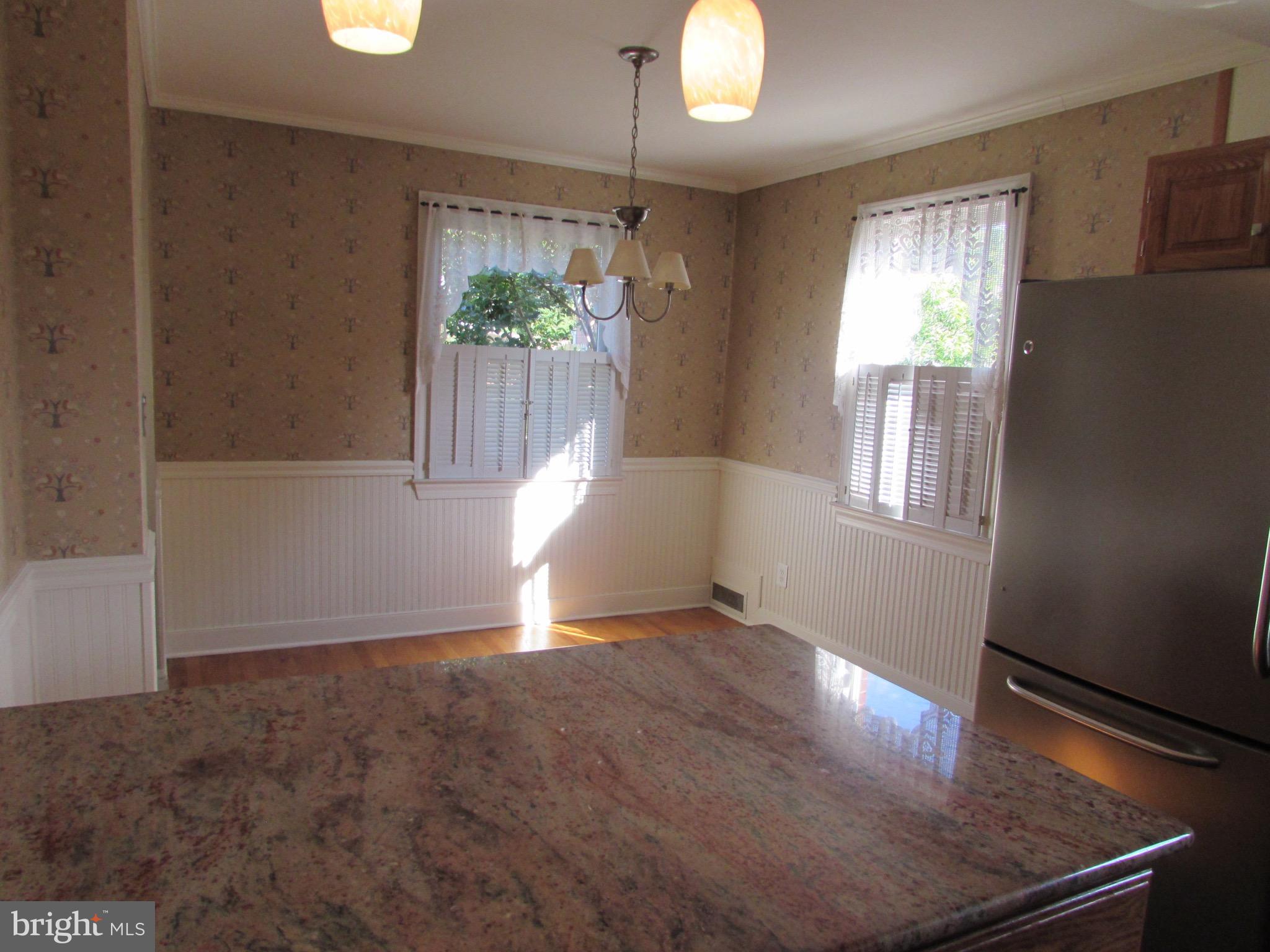 7 Tanglewood Road Catonsville, MD 21228 - Photo 6 of 27 Open to dining room for everyday good living!