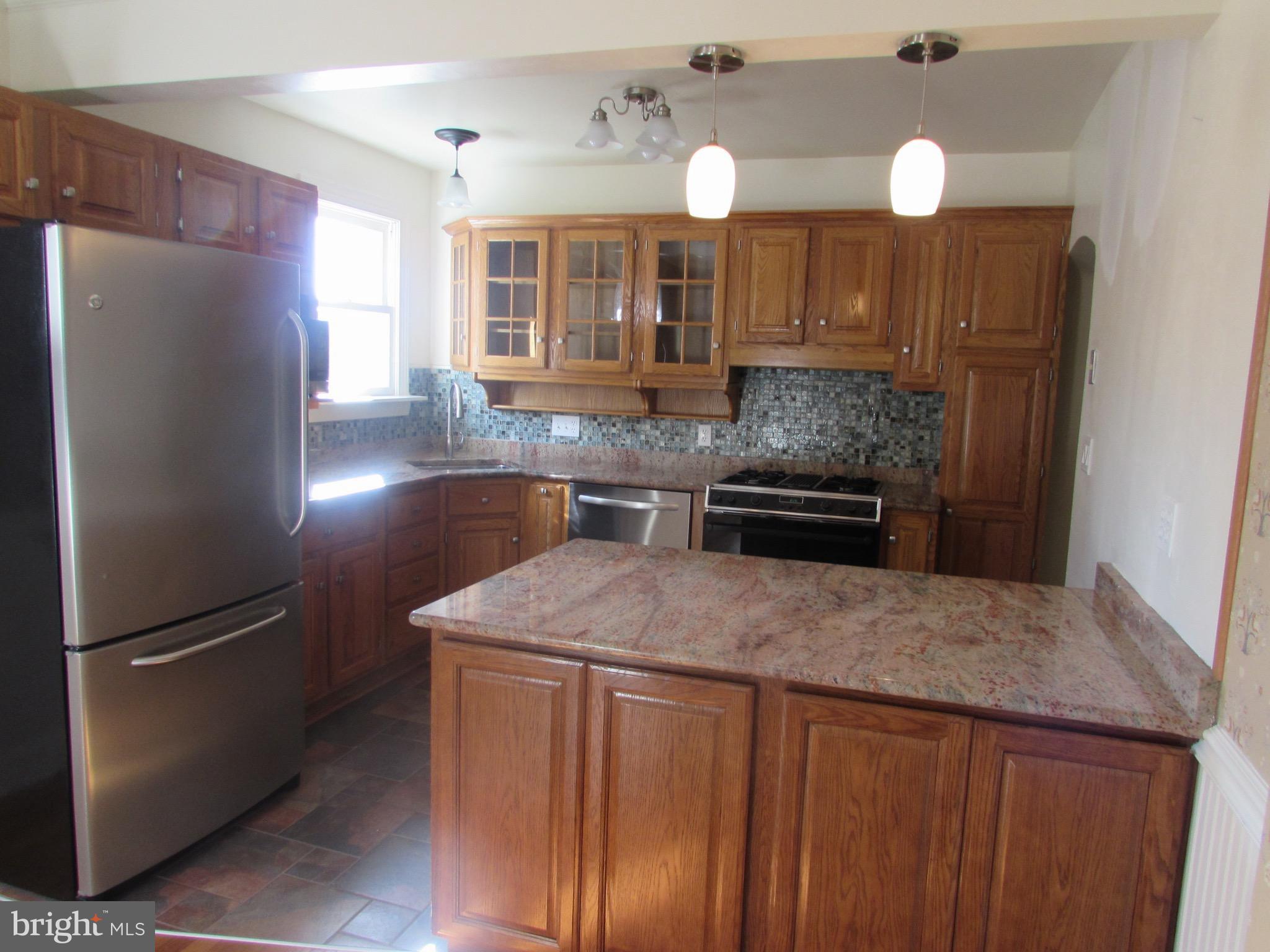 7 Tanglewood Road Catonsville, MD 21228 - Photo 7 of 27 A wow kitchen for sure!