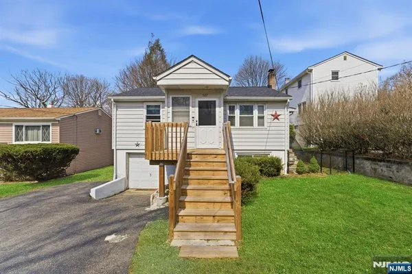 $449,999 | 537 Rogers Drive, Roxbury Township, NJ 07850