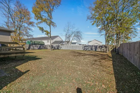 a view of a yard with a house