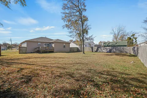 a view of a yard with a house