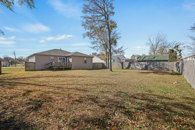 a view of a yard with a house