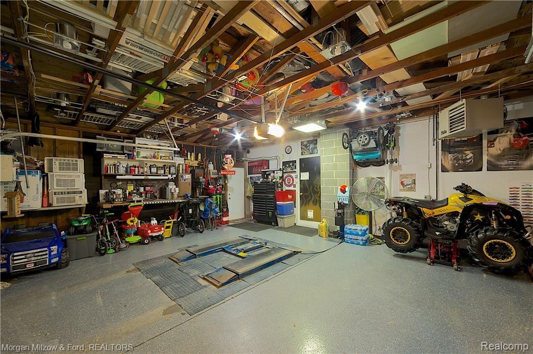 8475 Foster Road Clarkston, MI 48346 - Photo 22 of 35 Garage another view