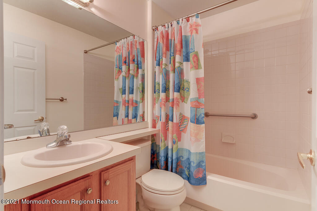 45 Riva Boulevard Brick, NJ 08723 - Photo 19 of 34 Second story guest bath