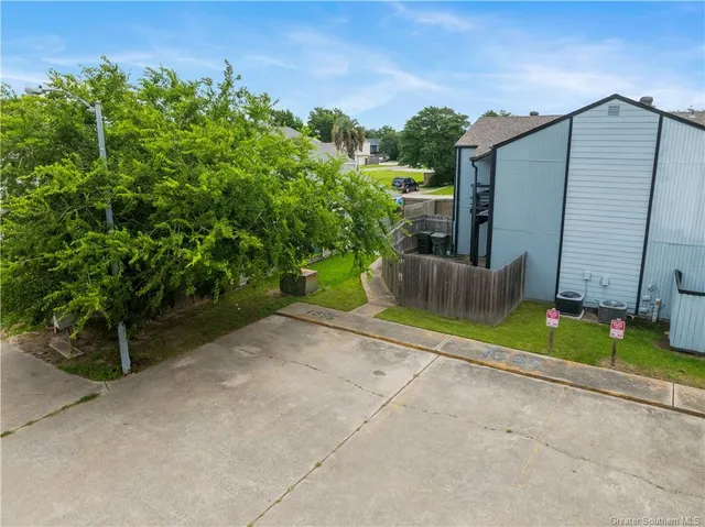 $135,000 | 1855 Fox Run Drive, Unit 1, Lake Charles, LA 70605