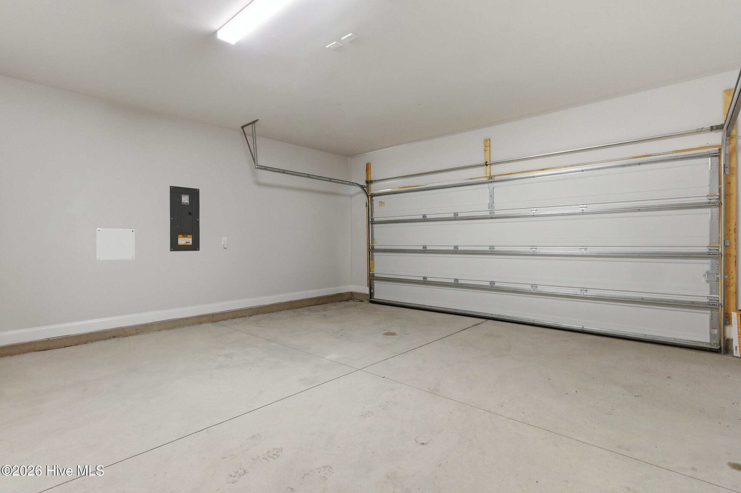 1011 Hot Rod Road New Bern, NC 28562 - Photo 25 of 40 Garage