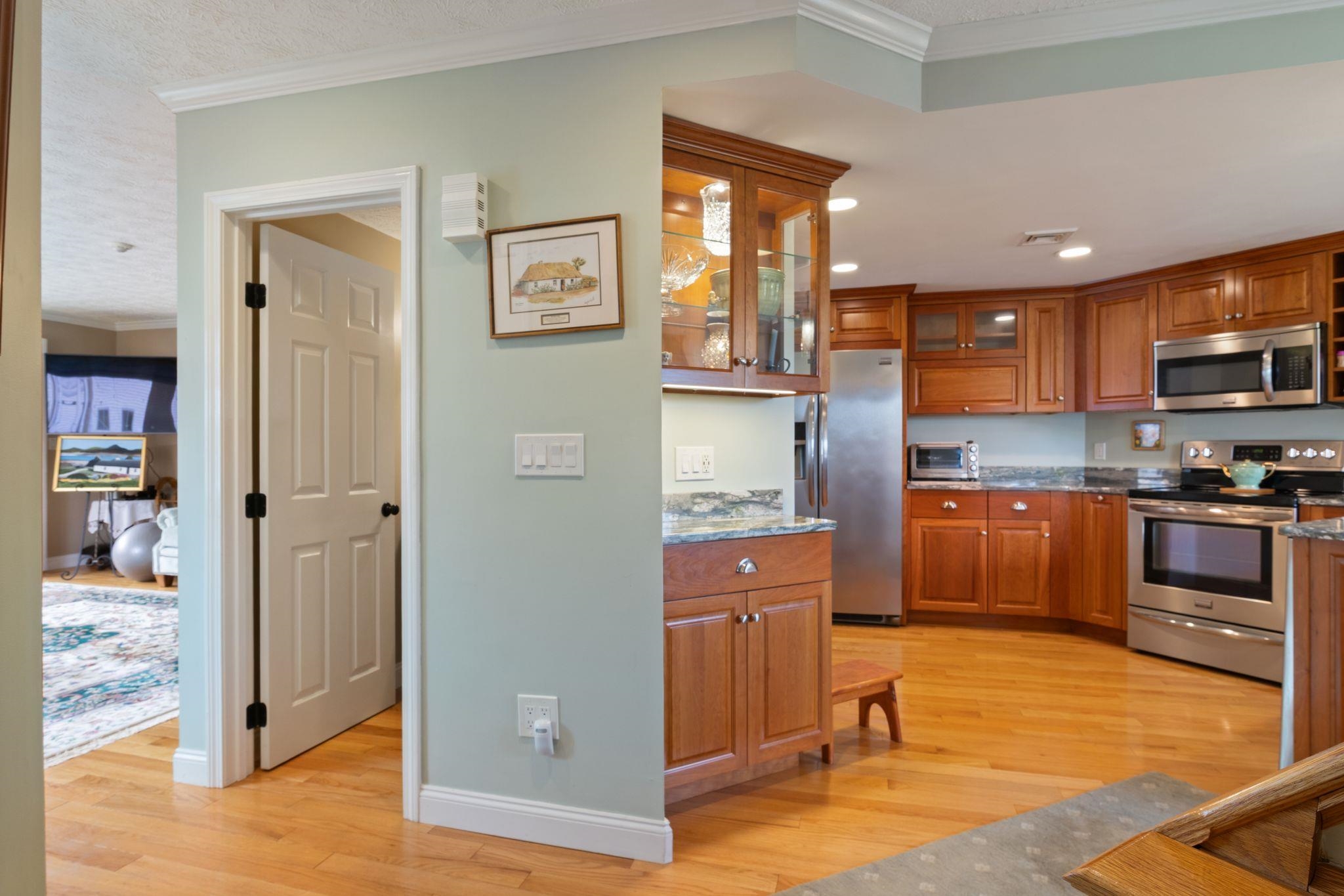 939 Ocean Boulevard, Unit 6 Hampton, NH 03842 - Photo 8 of 37