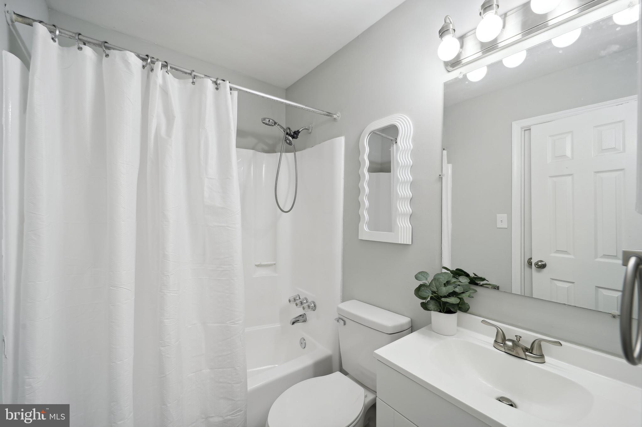 3406 Ryon Court Waldorf, MD 20601 - Photo 15 of 23 Upper Full Bathroom