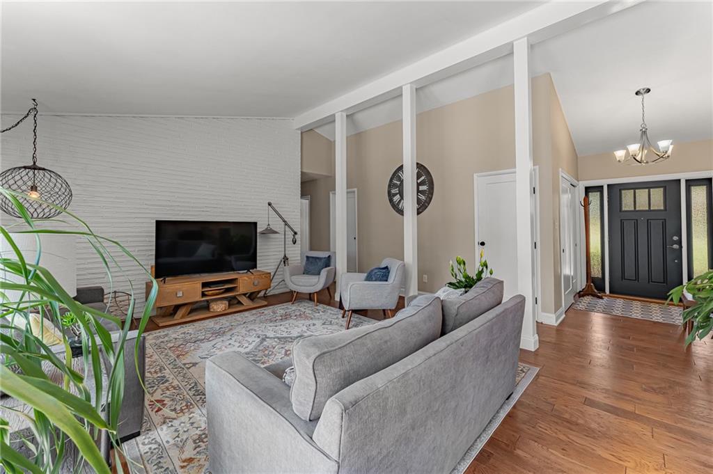 120 Rockingham Lane Canonsburg, PA 15317 - Photo 2 of 25 Gallery Image 2