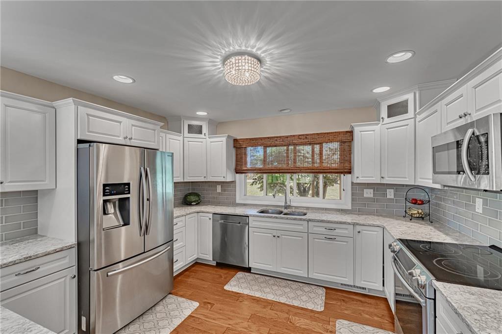 120 Rockingham Lane Canonsburg, PA 15317 - Photo 8 of 25 Gallery Image 8