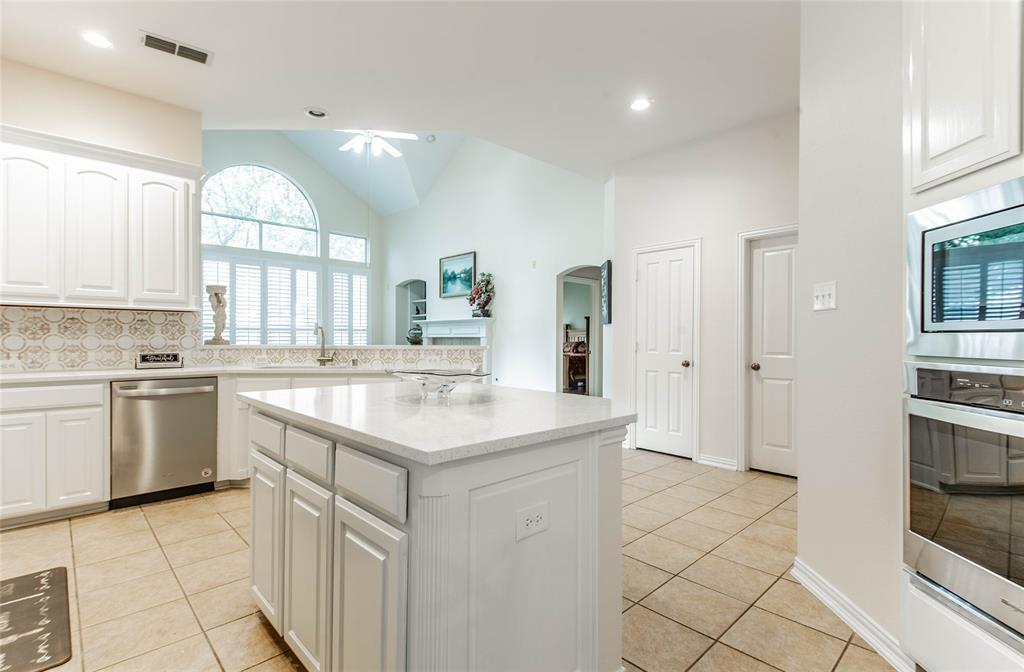 3920 Autumn Lane Bedford, TX 76021 - Photo 12 of 39