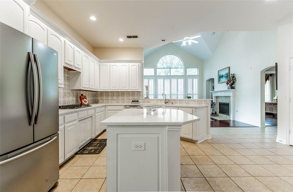 3920 Autumn Lane Bedford, TX 76021 - Photo 13 of 39