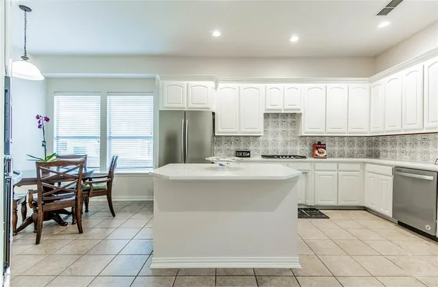 $3,400 | 3920 Autumn Lane, Bedford, TX 76021