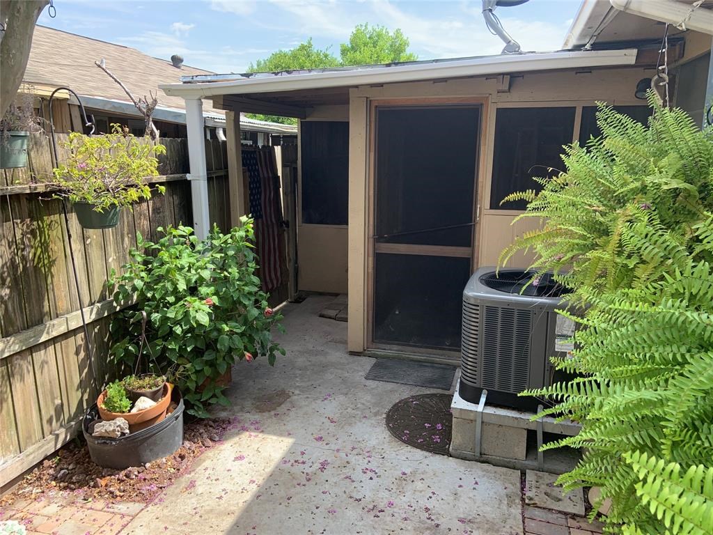 3302 Burke Road, Unit 9 Pasadena, TX 77504 - Photo 15 of 20 a potted plant sitting in front of a house