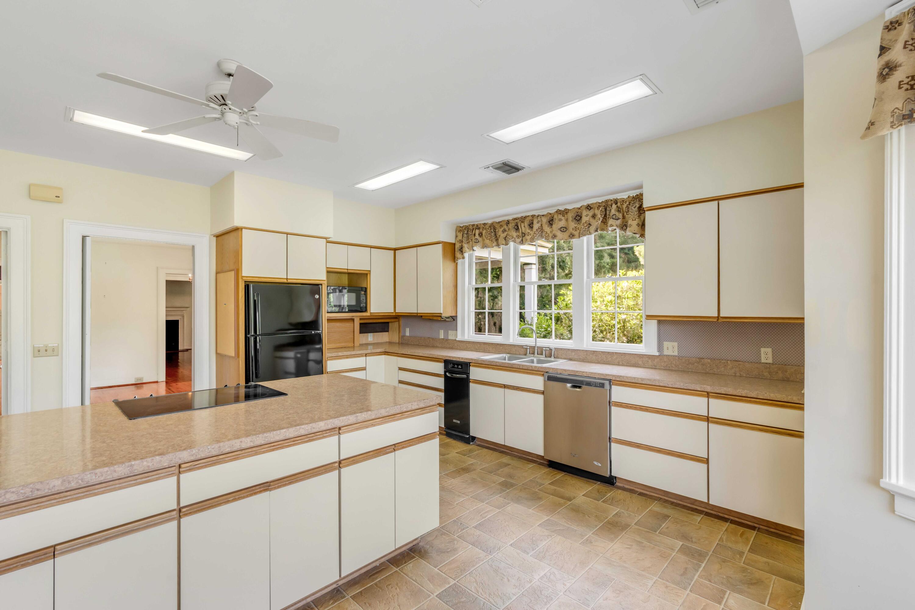 7787 Seafield Road Meggett, SC 29449 - Photo 11 of 57 Kitchen