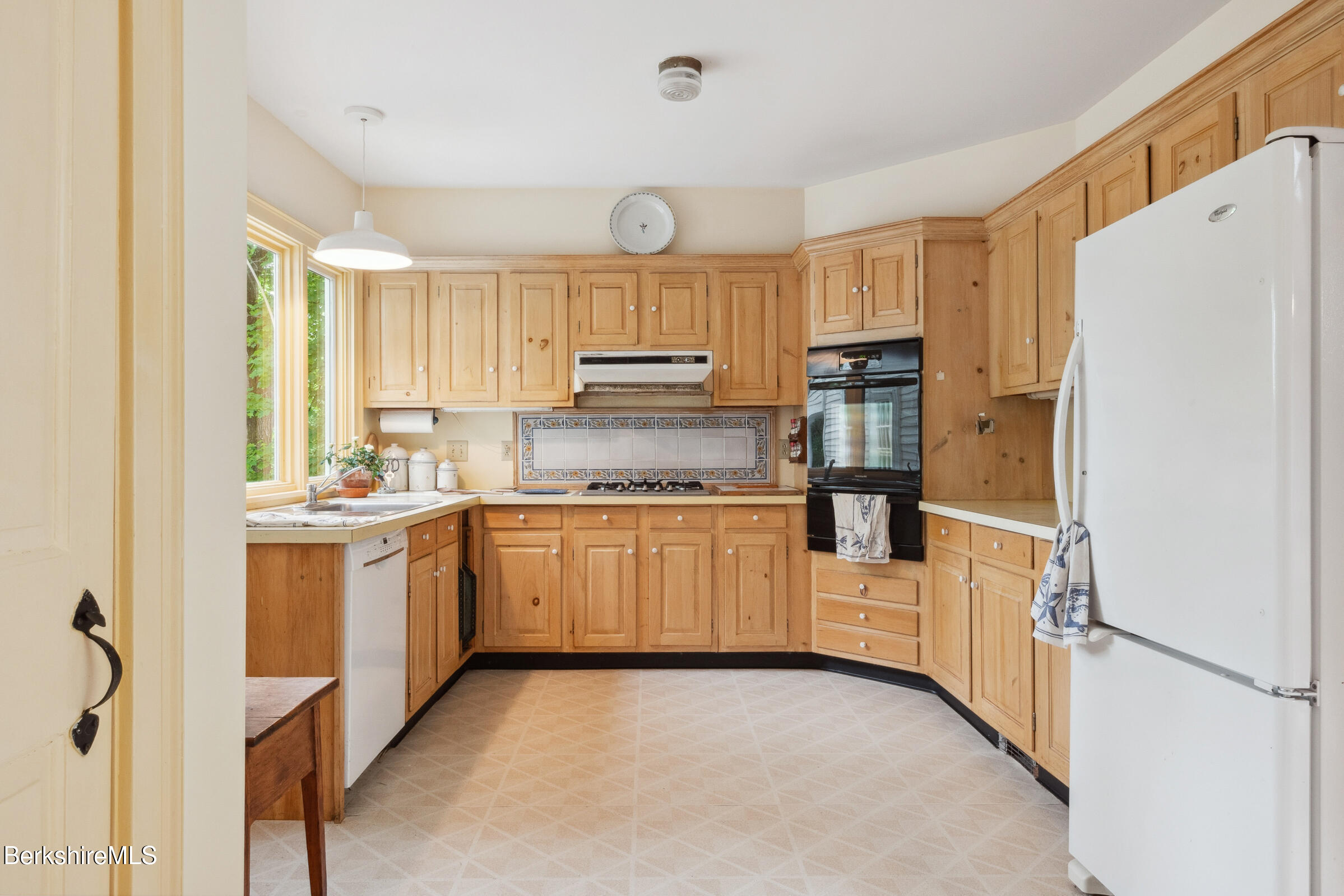 28 Main Road Tyringham, MA 01264 - Photo 29 of 79 kitchen