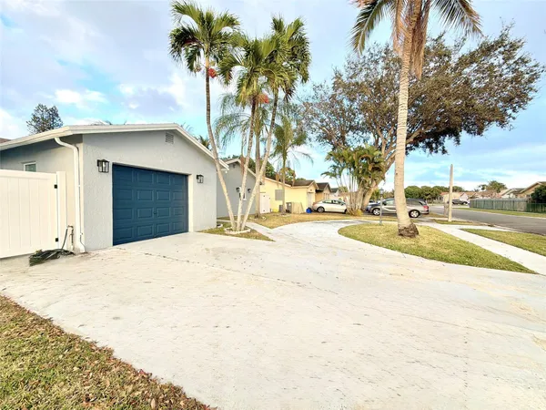$3,600 | 8971 Southwest 9th Street, Boca Raton, FL 33433