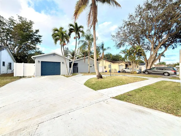 $3,600 | 8971 Southwest 9th Street, Boca Raton, FL 33433