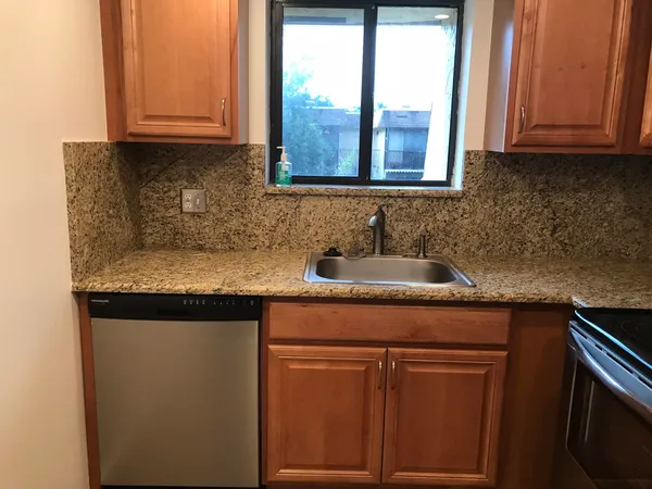 $1,900 | 1125 South Flagler Avenue, Unit 517, Pompano Beach, FL 33060