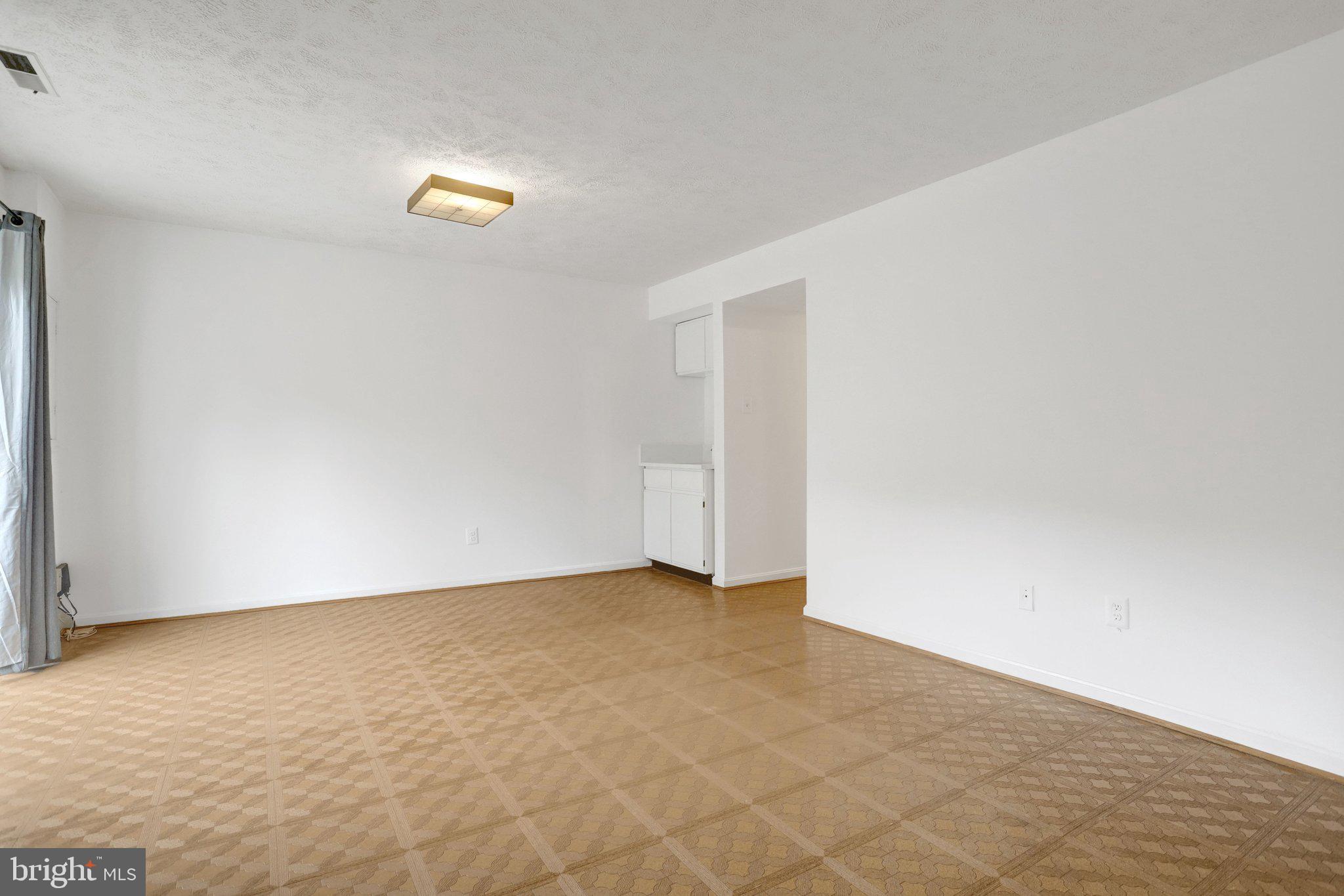2225 North Tuckahoe Street Arlington, VA 22205 - Photo 24 of 37 a view of an empty room