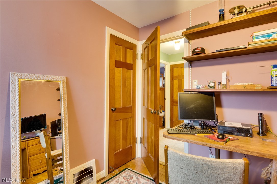 17700 Ingleside Road Cleveland, OH 44119 - Photo 10 of 17 Gallery Image 10