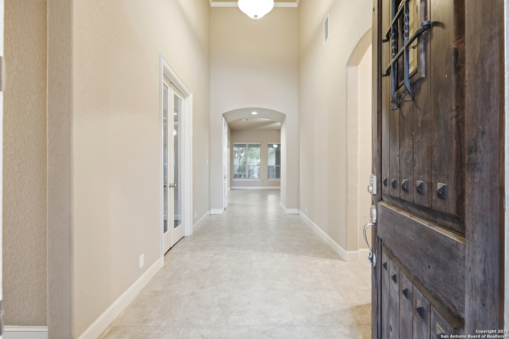 8234 Two Winds San Antonio, TX 78255 - Photo 5 of 37 a view of a hallway