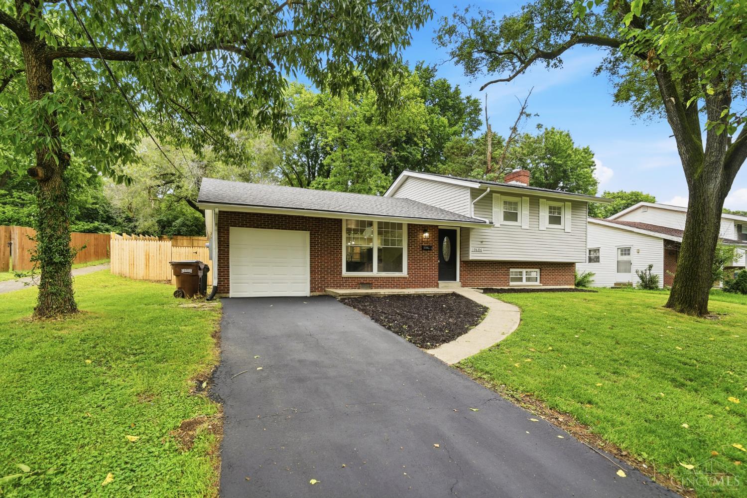10686 Chelmsford Road Cincinnati, OH 45240 - Photo 3 of 43